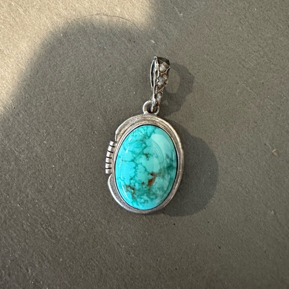 Turquoise pendent - Picture 1 of 3